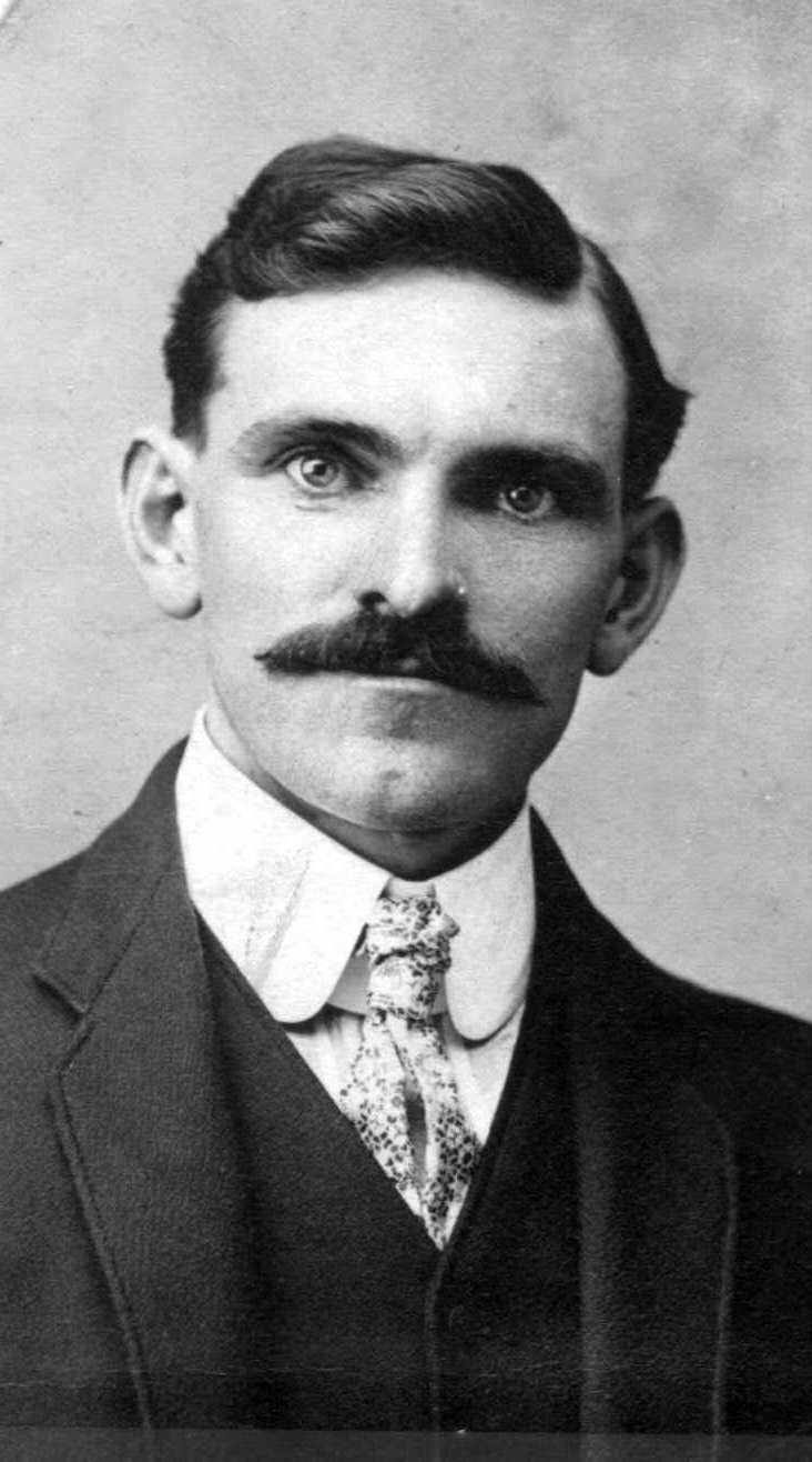 Burgoon family portrait, late 1800s